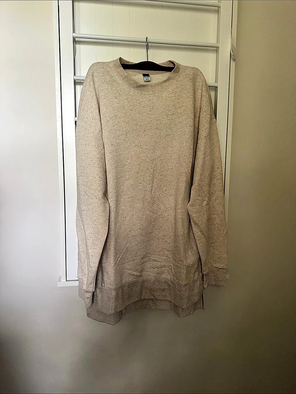 Old Navy Crewneck Sweater in Beige Size Medium NWT